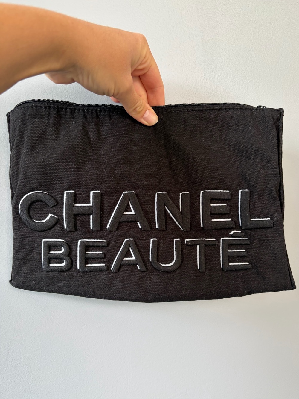 Chanel Beauté Embroidery Zippered Cosmetic Pouch Bag